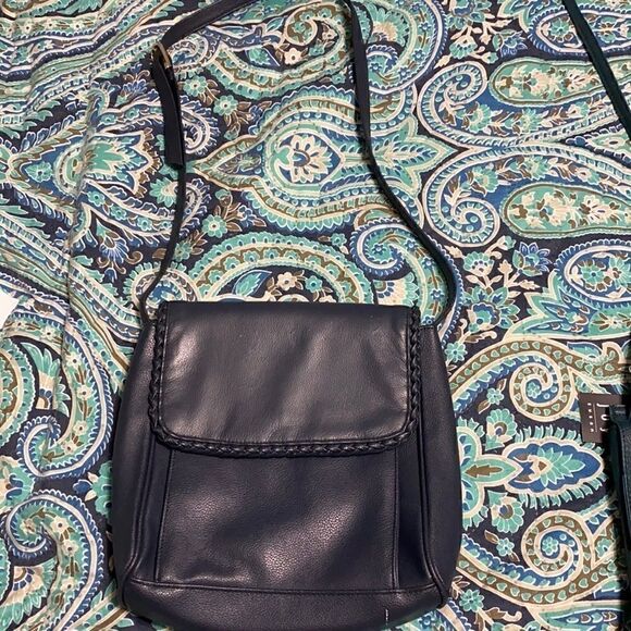 🎁 A cute navy shoulder bag!! - Picture 2 of 4